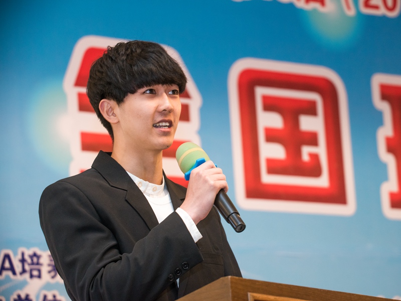 06宁建代表学生发言.jpg